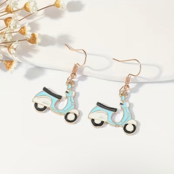 🆕New Cartoon Enamel Retro Bus, Motorcycle,Roller Skates, Graduation Cap Earrings - Picture 5 of 14